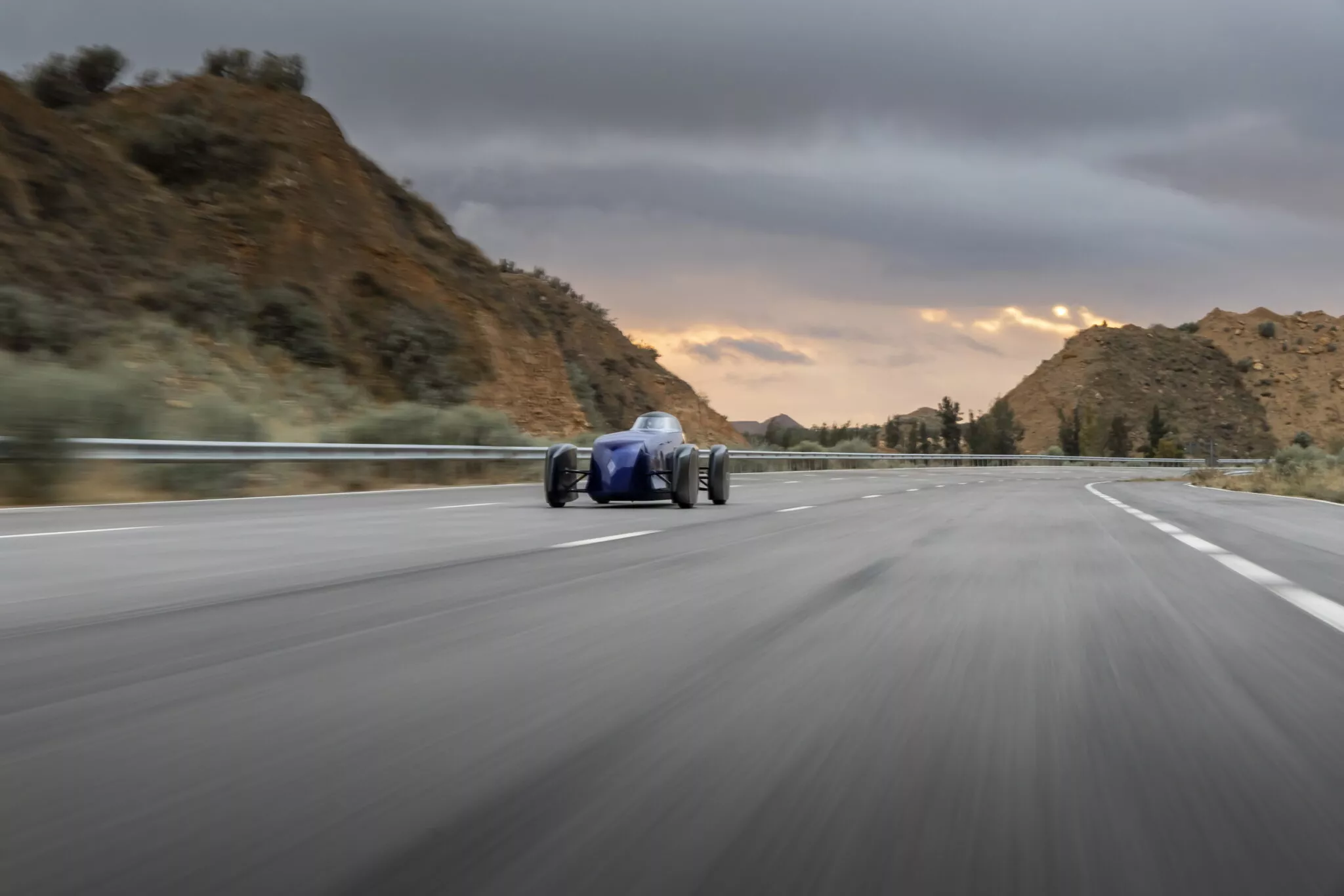 واحدة من أغرب سيارات رينو تكسر الرقم القياسي العالمي للكفاءة والانسيابية 4