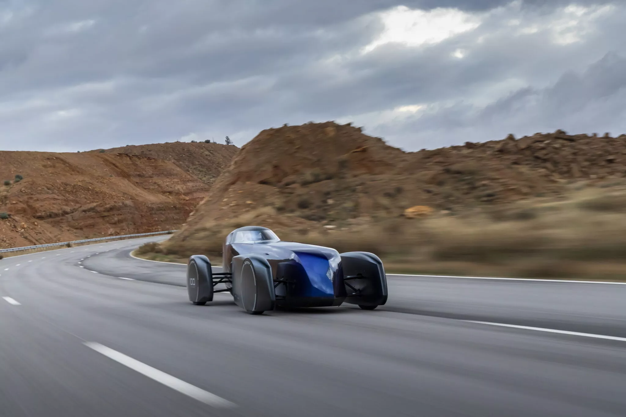 واحدة من أغرب سيارات رينو تكسر الرقم القياسي العالمي للكفاءة والانسيابية 6