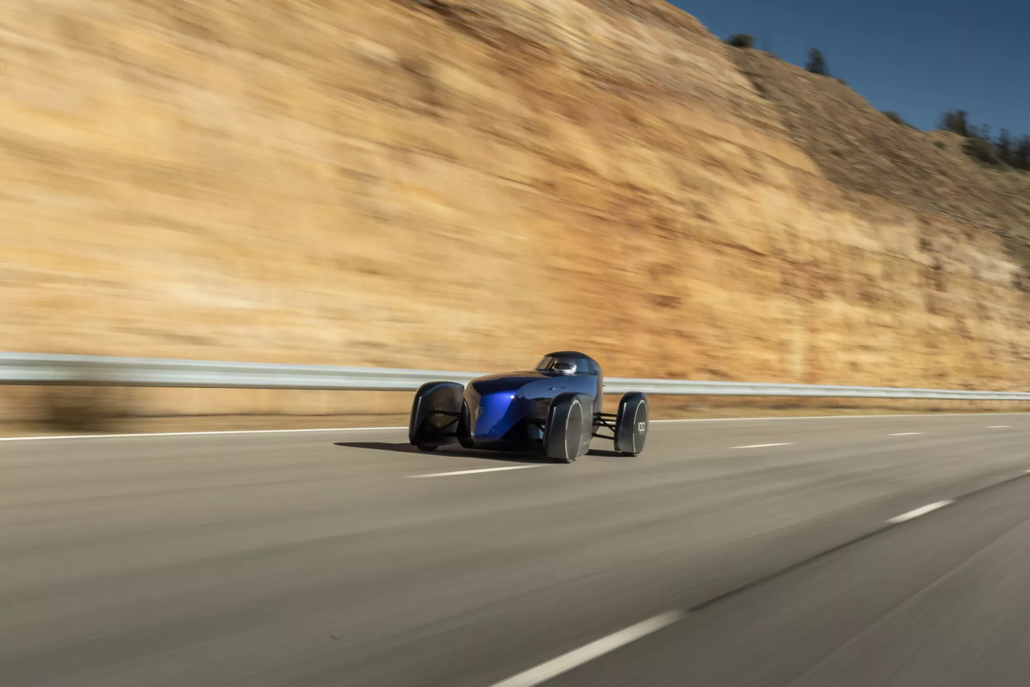 واحدة من أغرب سيارات رينو تكسر الرقم القياسي العالمي للكفاءة والانسيابية 12