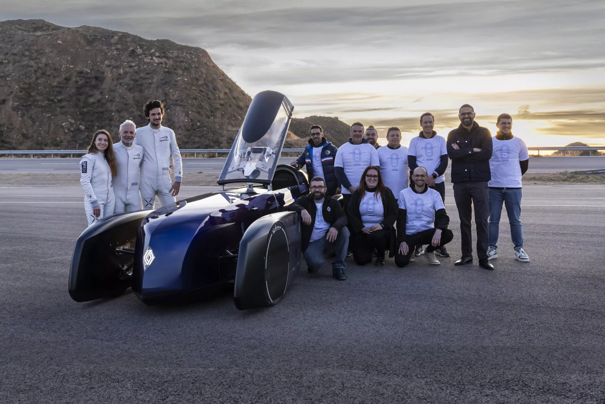 واحدة من أغرب سيارات رينو تكسر الرقم القياسي العالمي للكفاءة والانسيابية 17