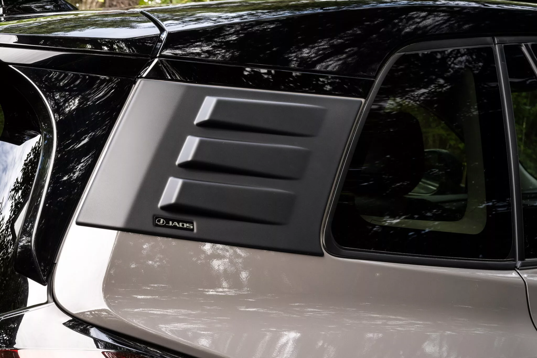 تويوتا راف فور تحصل على تعديلات أوف رود ملفتة في اليابان 16