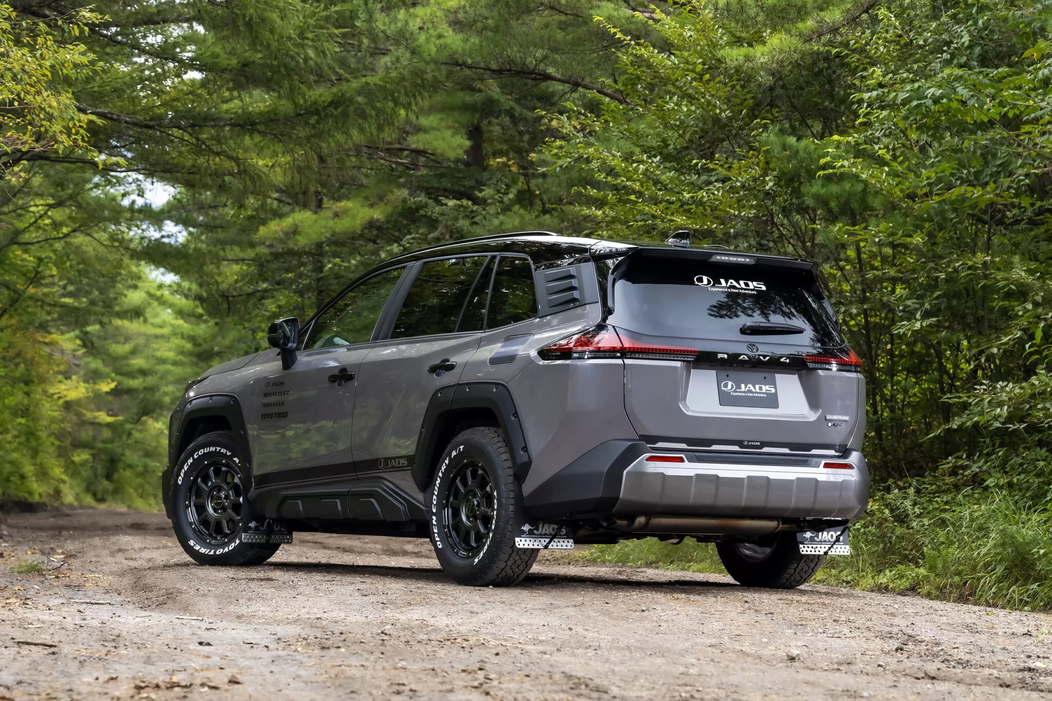 تويوتا راف فور تحصل على تعديلات أوف رود ملفتة في اليابان 9