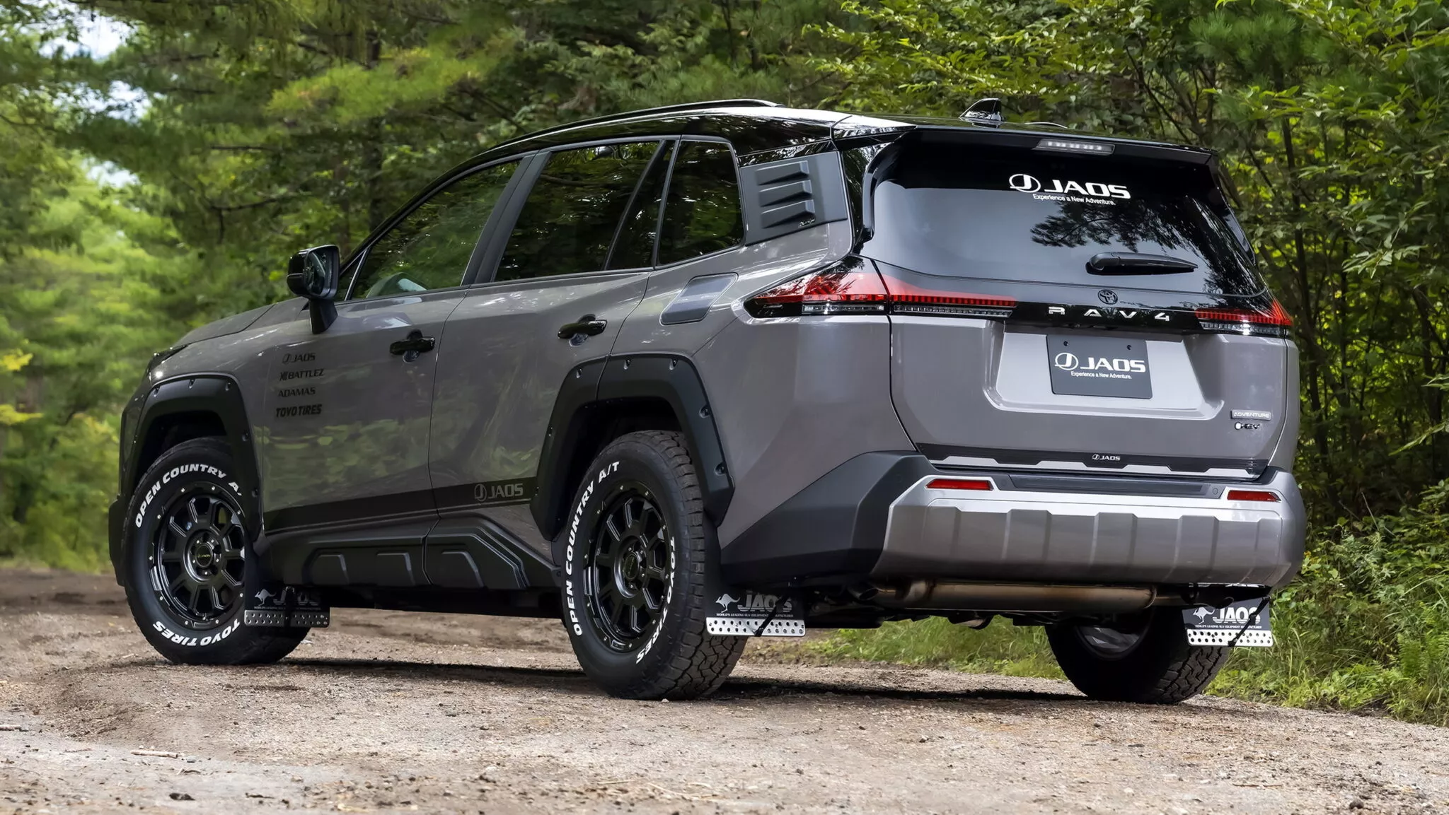 تويوتا راف فور تحصل على تعديلات أوف رود ملفتة في اليابان 10