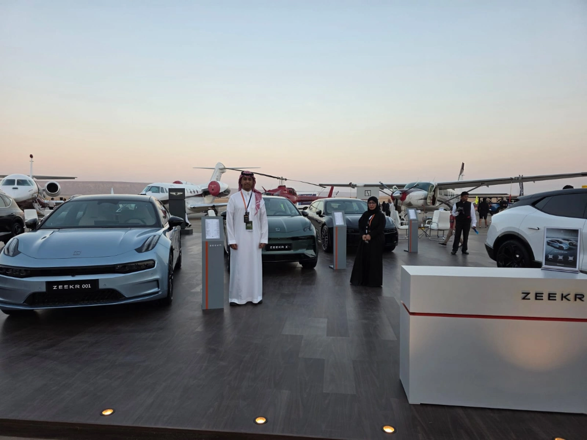 "الوعلان القابضة" تستعرض خدماتها المتنوعة في قطاعي الطيران والسيارات خلال مشاركتها في "معرض الطيران العام 2025" 1