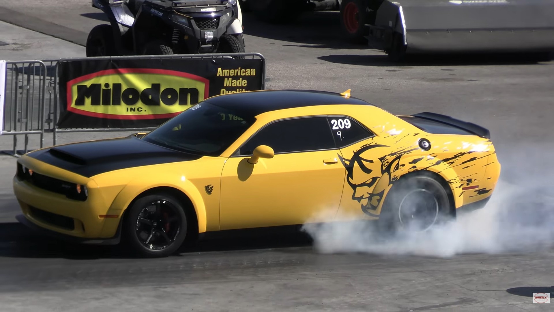 فورد موستانج معدلة تسحق تشالنجر ديمون بقوة 840 حصان في سباقات التسارع 3