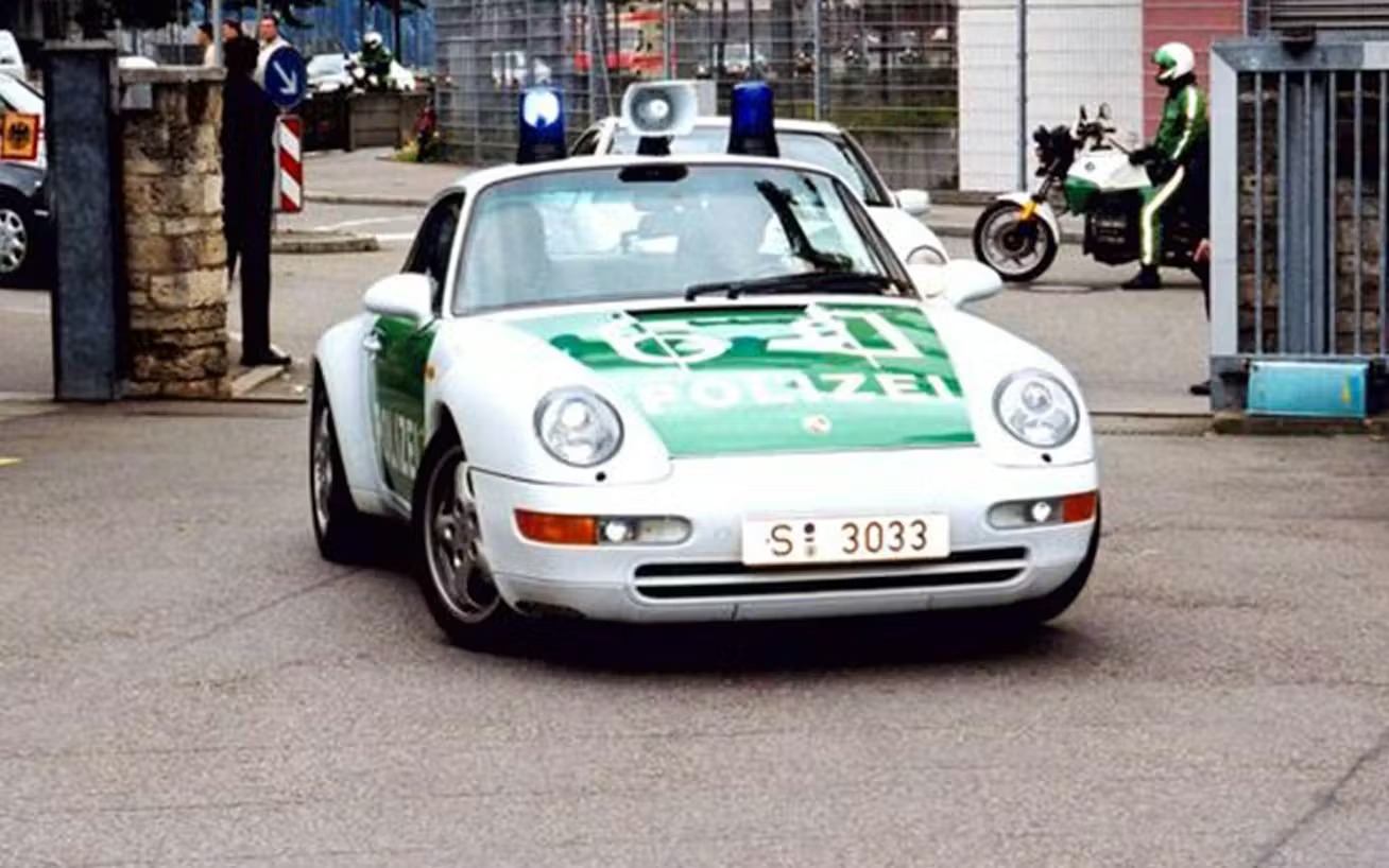 سيارات الشرطة الألمانية: لماذا تعتمد على العملية أكثر من الاستعراض؟ 8