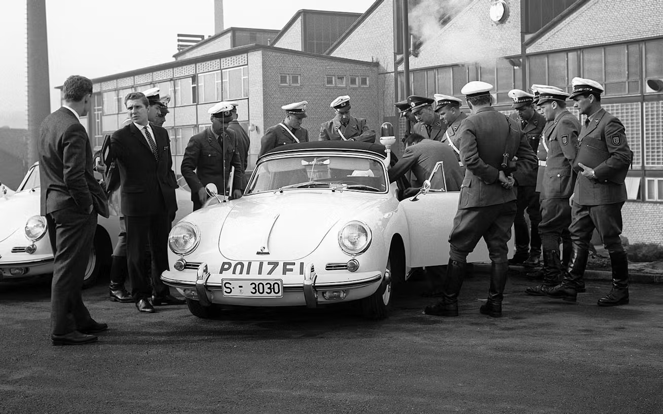 سيارات الشرطة الألمانية: لماذا تعتمد على العملية أكثر من الاستعراض؟ 6