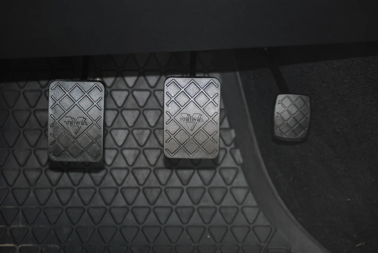 دواسة البنزين ما تستجيب؟ أسباب خطيرة وحلول سريعة 1