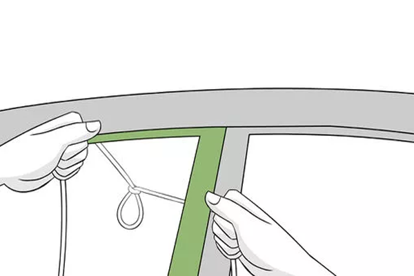 طرق فتح السيارة والمفتاح داخلها: 5 حلول عملية بدون كسر الزجاج 1