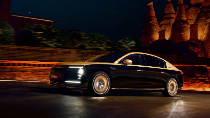 هواوي مايكسترو S800 تسحق الفئة السابعة واس كلاس وباناميرا في المبيعات 5