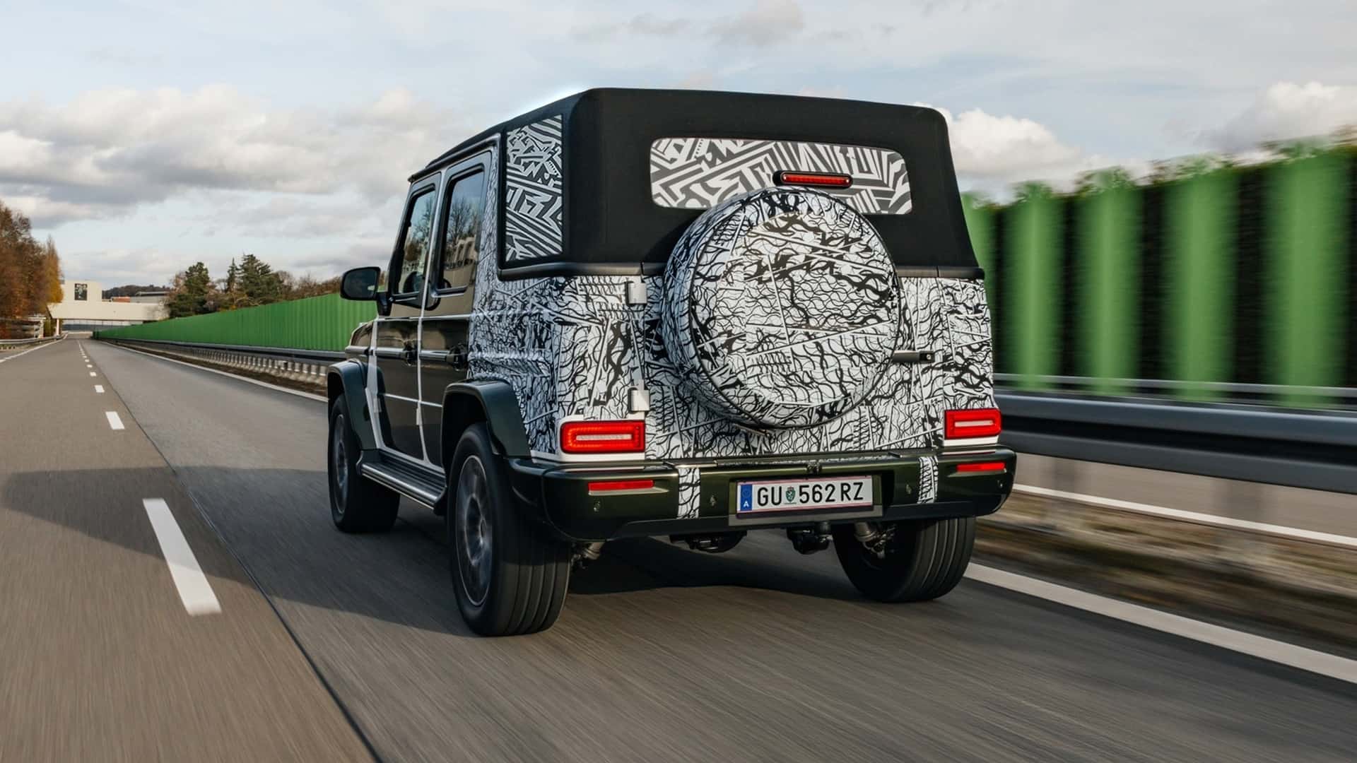 مرسيدس تعيد إحياء جي كلاس بسقف مكشوف بعد غياب 10 أعوام وتشوق لها قبل التدشين مرسيدس تعيد إحياء جي كلاس بسقف مكشوف بعد غياب 10 أعوام وتشوق لها قبل التدشين 1