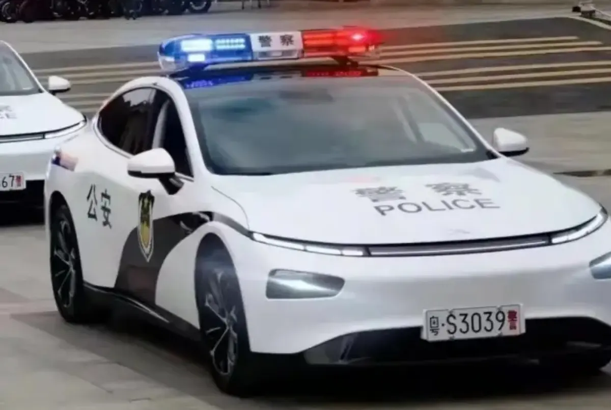 سيارات الشرطة في الصين.. حين تلتقي هيبة الأمن بتطور صناعة السيارات سيارات الشرطة في الصين.. حين تلتقي هيبة الأمن بتطور صناعة السيارات 11