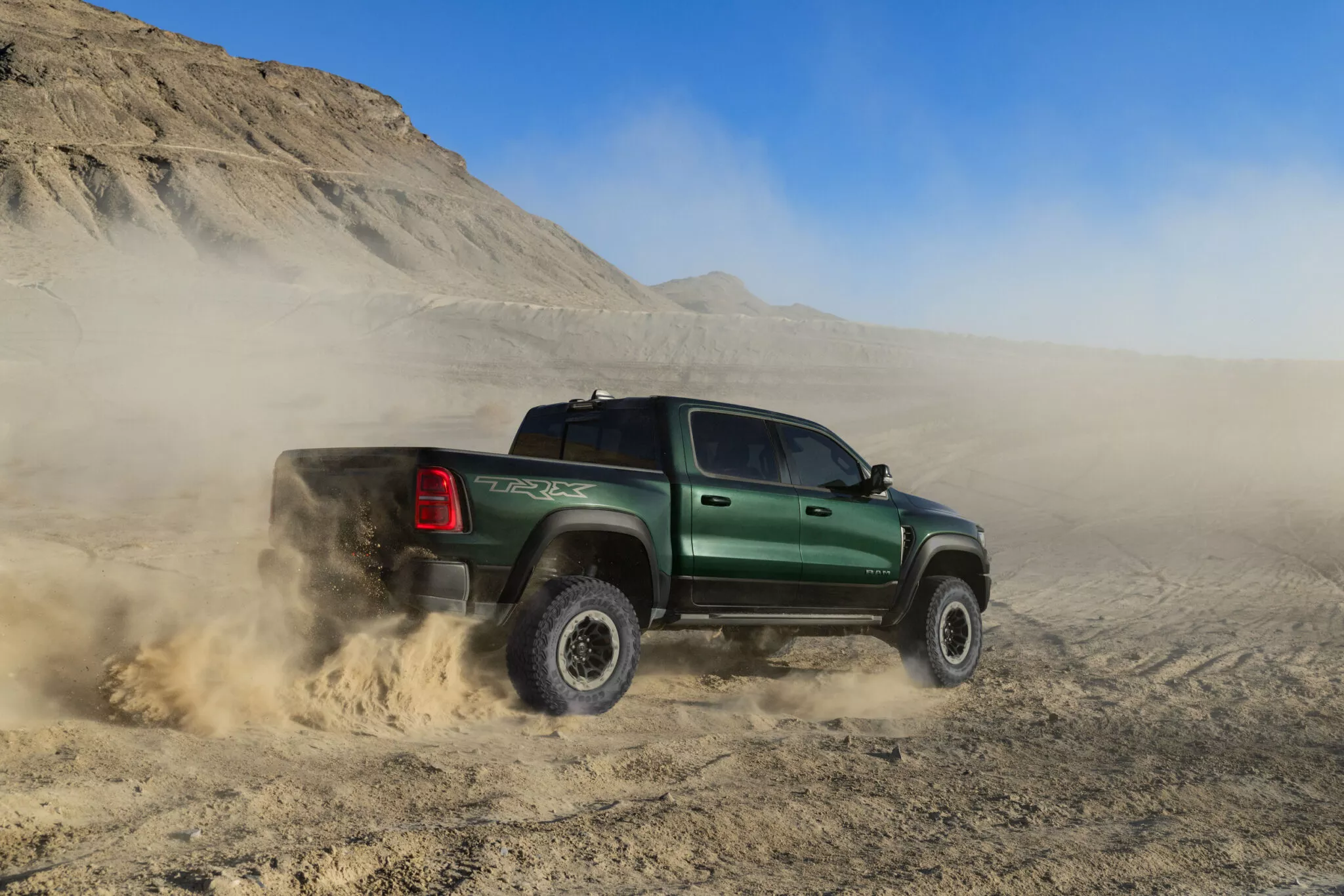 رام 1500 TRX الأسطورية تعود للحياة في موديل جديد كلياً بقوة 777 حصان رام 1500 TRX الأسطورية تعود للحياة في موديل جديد كلياً بقوة 777 حصان 8