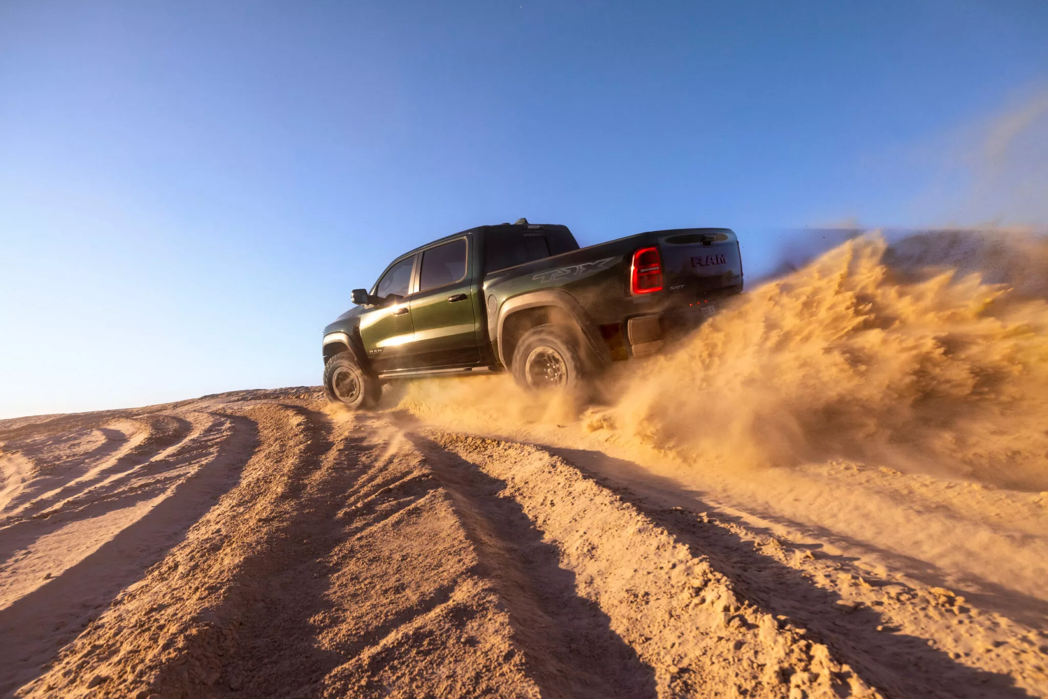 رام 1500 TRX الأسطورية تعود للحياة في موديل جديد كلياً بقوة 777 حصان رام 1500 TRX الأسطورية تعود للحياة في موديل جديد كلياً بقوة 777 حصان 11