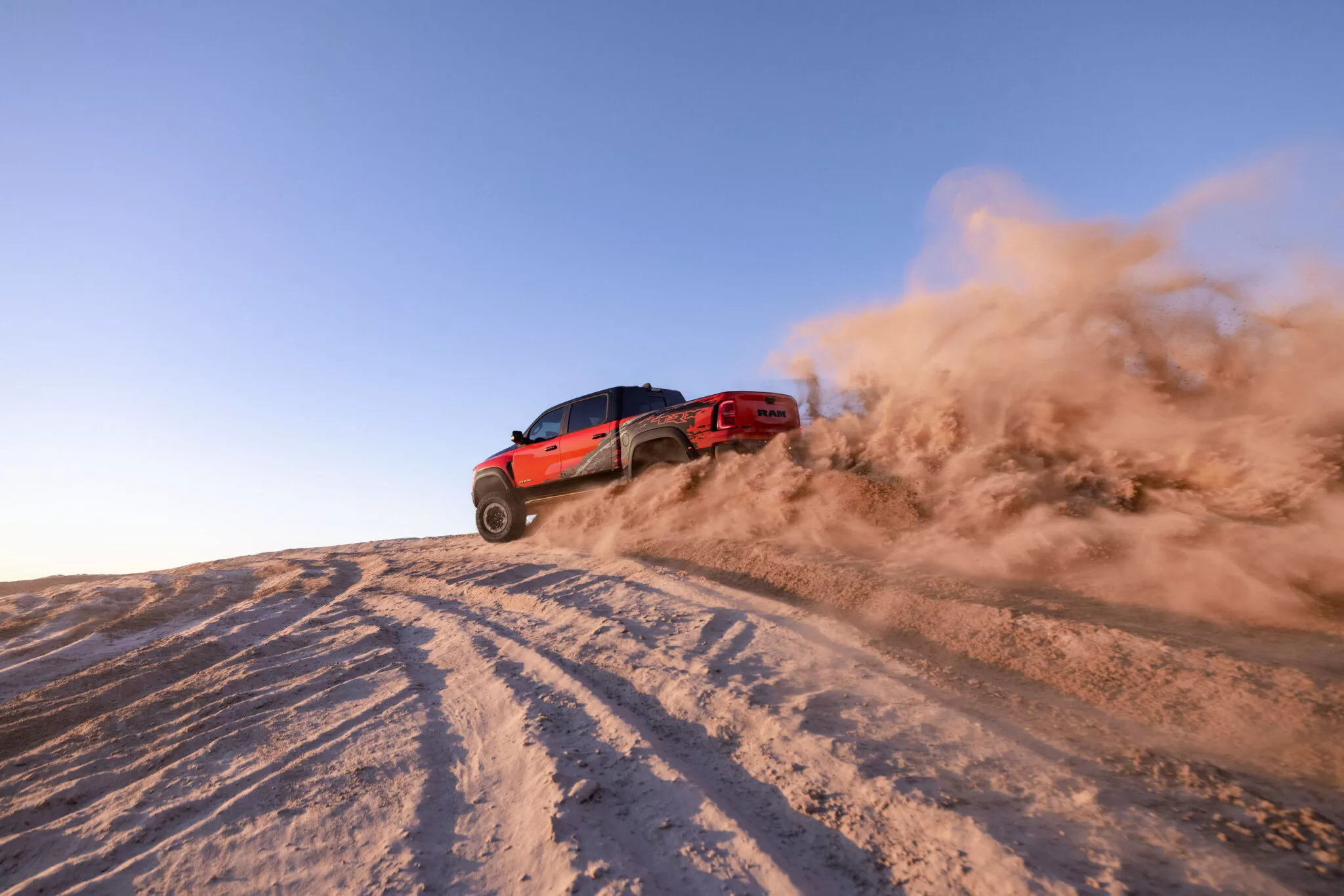 رام 1500 TRX الأسطورية تعود للحياة في موديل جديد كلياً بقوة 777 حصان رام 1500 TRX الأسطورية تعود للحياة في موديل جديد كلياً بقوة 777 حصان 27