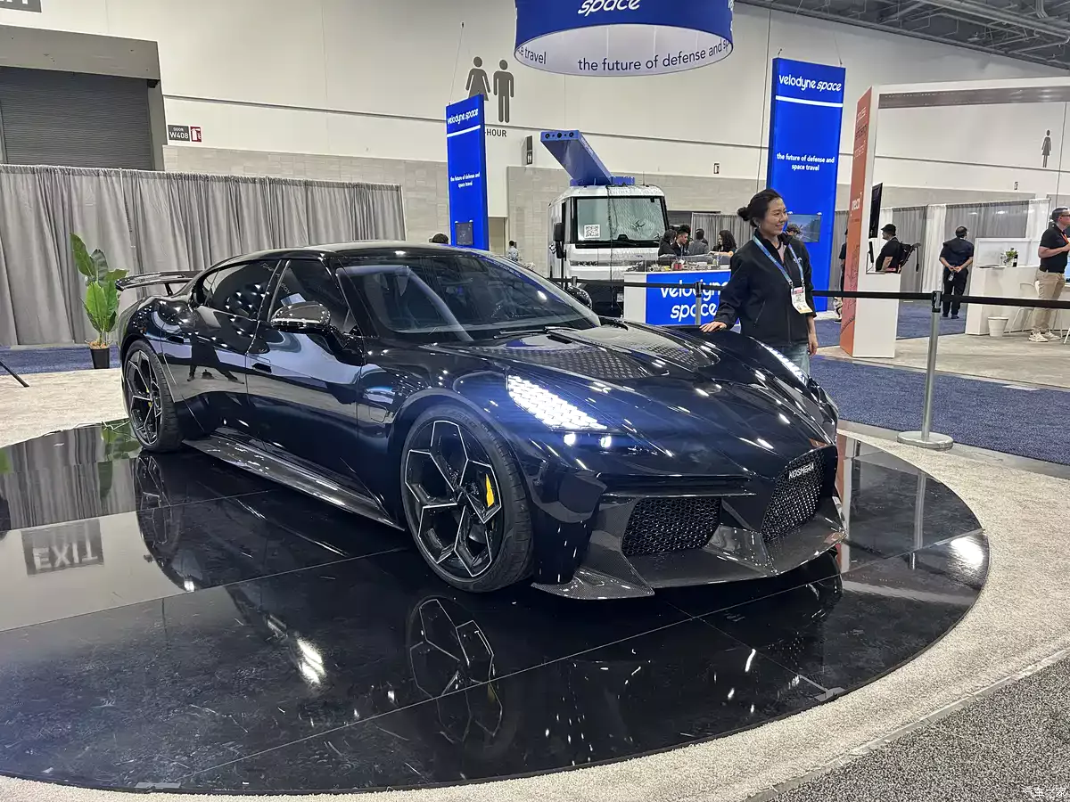 شركة مكانس صينية تكشف عن تقليد بوجاتي شيرون بقوة 1903 حصان 2