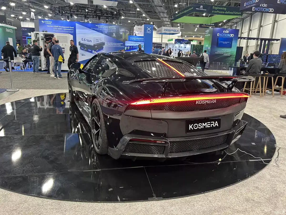 شركة مكانس صينية تكشف عن تقليد بوجاتي شيرون بقوة 1903 حصان 8