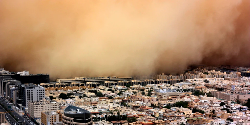 نصائح القيادة الآمنة في العواصف الرملية 1