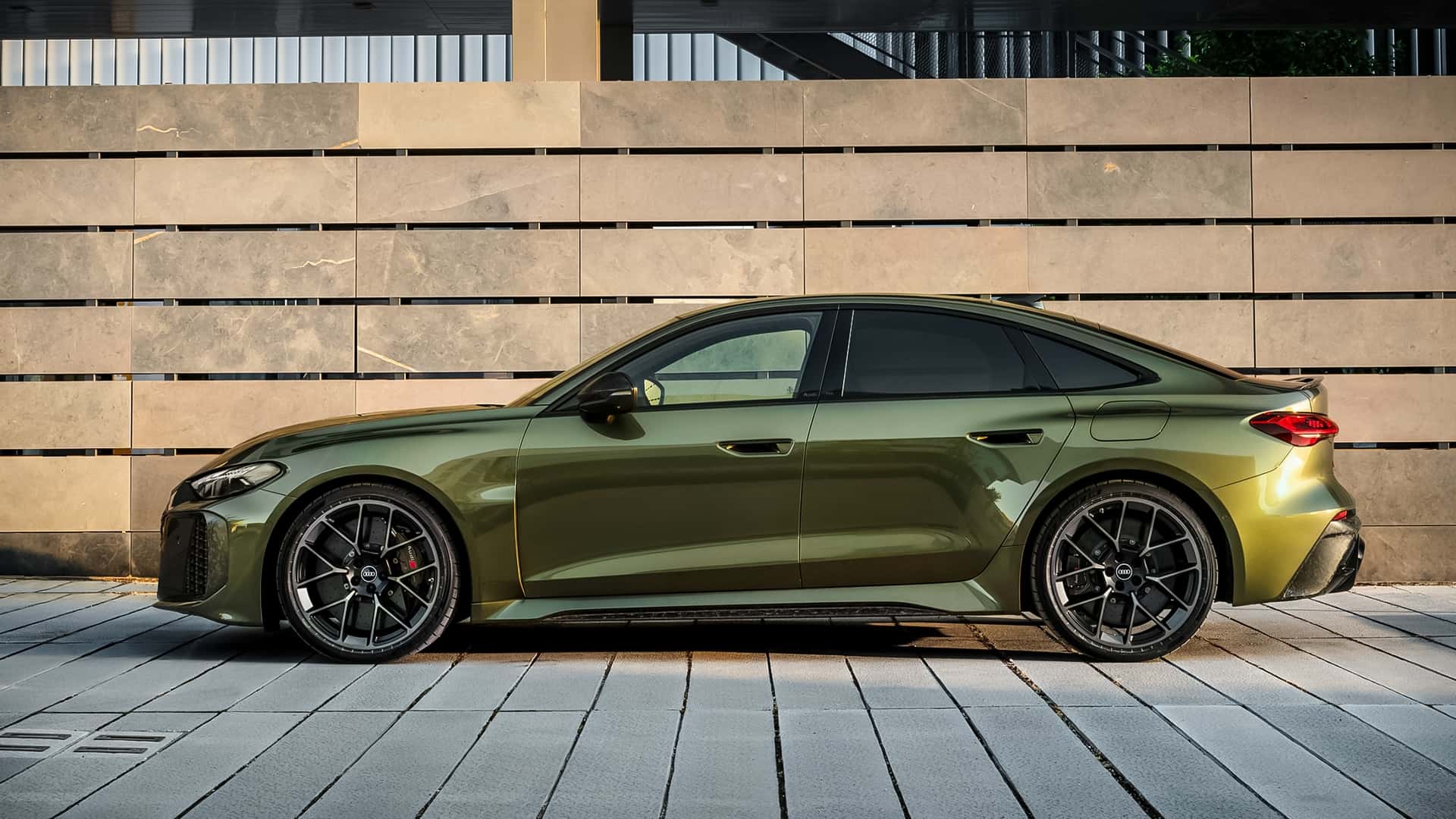 أودي RS5 2026 الجيل الجديد ينطلق رسمياً بمحرك أقوى وخارجية ملفتة أودي RS5 2026 الجيل الجديد ينطلق رسمياً بمحرك أقوى وخارجية ملفتة 16