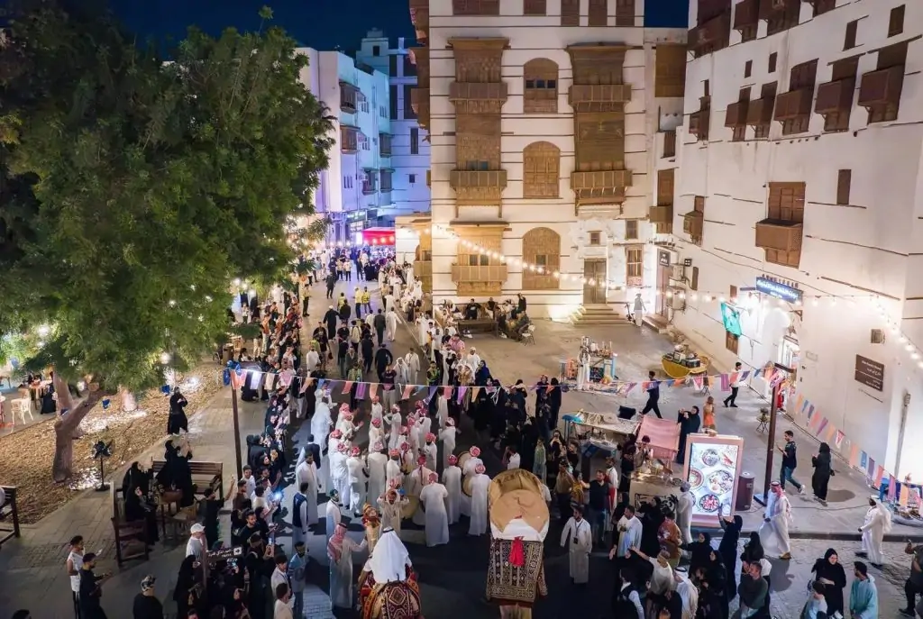 7 مسارات لحافلات النقل العام في جدة خلال رمضان لتسهيل الوصول إلى البلد التاريخية 7 مسارات لحافلات النقل العام في جدة خلال رمضان لتسهيل الوصول إلى البلد التاريخية 3