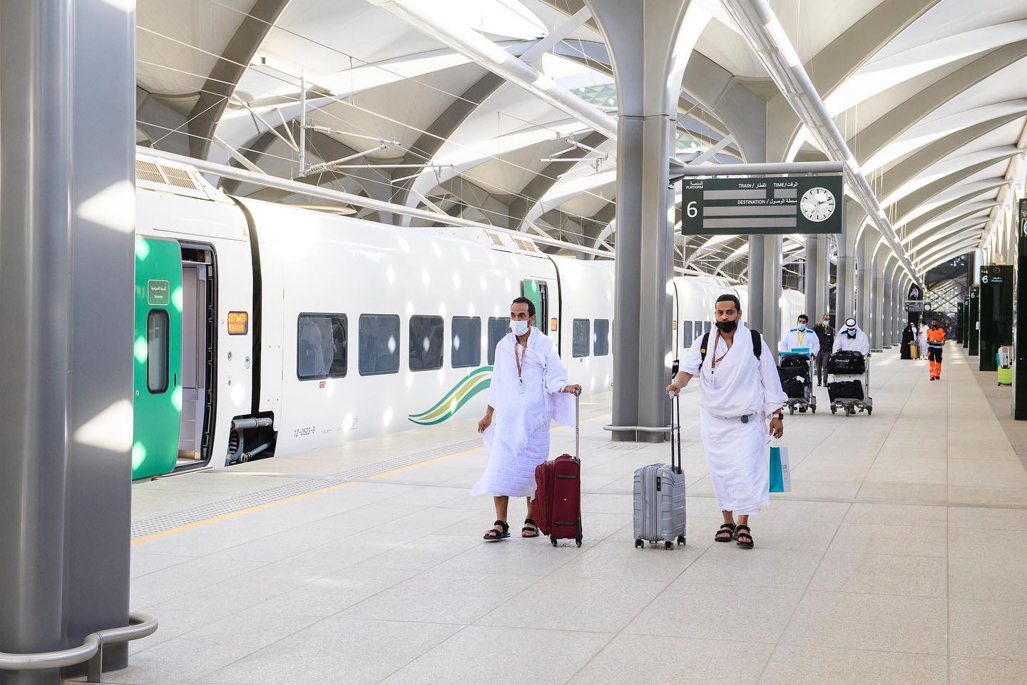 طفرة في الخدمات خلال رمضان..قطار الحرمين ينقل أكثر من 700 ألف راكب في 20 يوماً قطار الحرمين