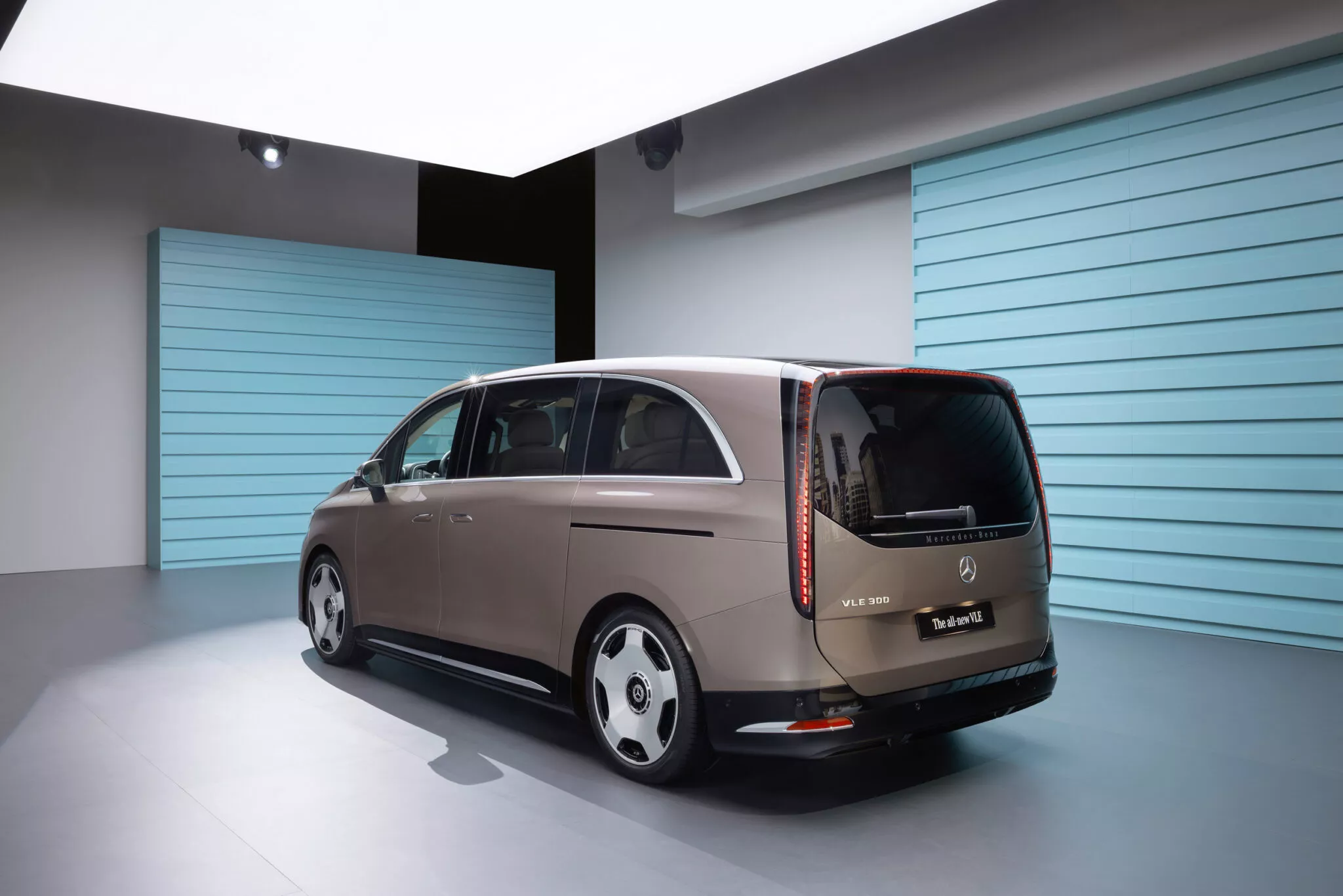 مرسيدس تكشف عن VLE 2028 الجديدة، أفخم ميني فان في تاريخ العلامة! مرسيدس تكشف عن VLE 2028 الجديدة، أفخم ميني فان في تاريخ العلامة! 10