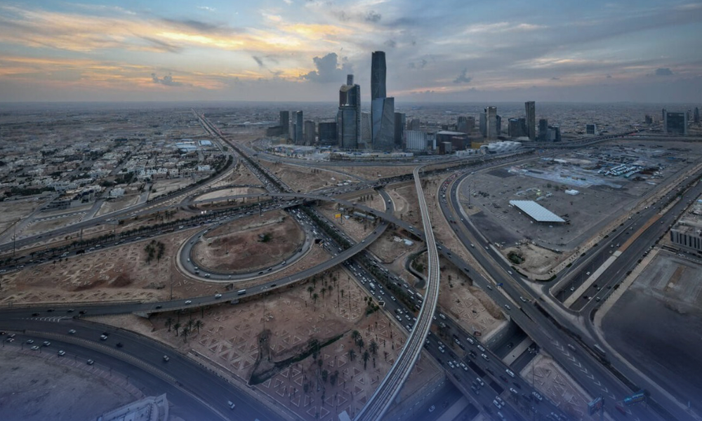 بدء أعمال صيانة طرق في حيي المنصورة والعارض بالرياض لتعزيز جودة البنية التحتية وسلامة التنقل بدء أعمال صيانة طرق في حيي المنصورة والعارض بالرياض لتعزيز جودة البنية التحتية وسلامة التنقل 1