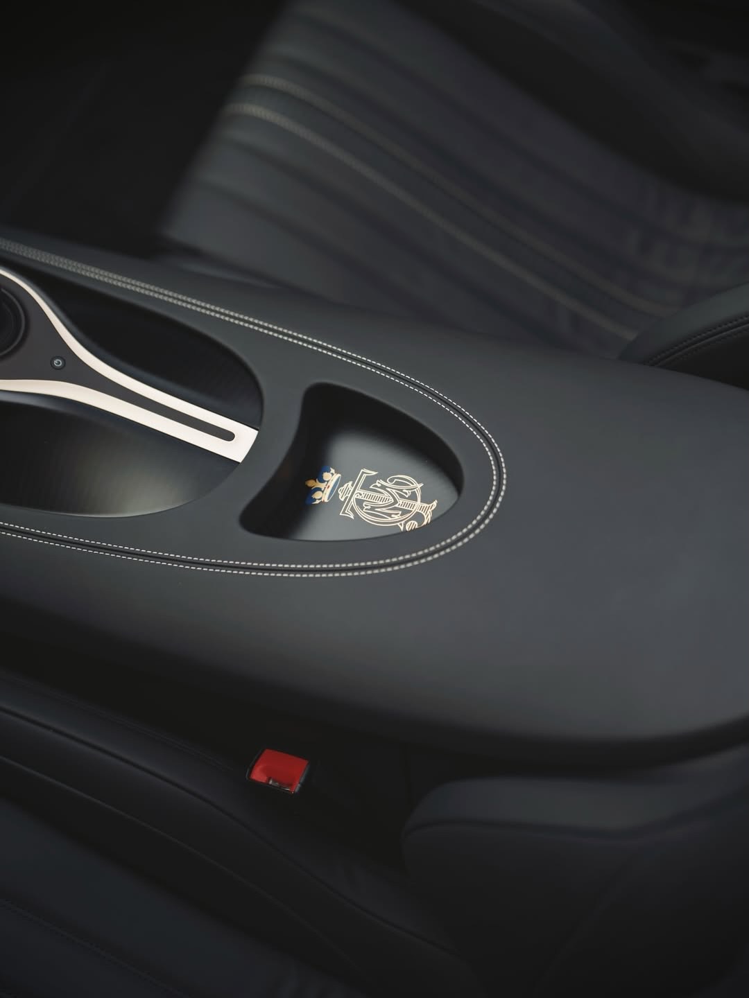 بوجاتي تسلم نسخة ميسترال حصرية جداً للعائلة الملكية الماليزية 8