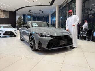 لكزس IS موديل 2026 الجديدة تصل السعودية بتحديثات فيس ليفت وتجهيزات داخلية متطورة 1