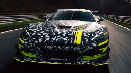 مرسيدس AMG تشوق لأجرأ وأقوى سيارة بلاك سيريز في تاريخها مع اقتراب التدشين
