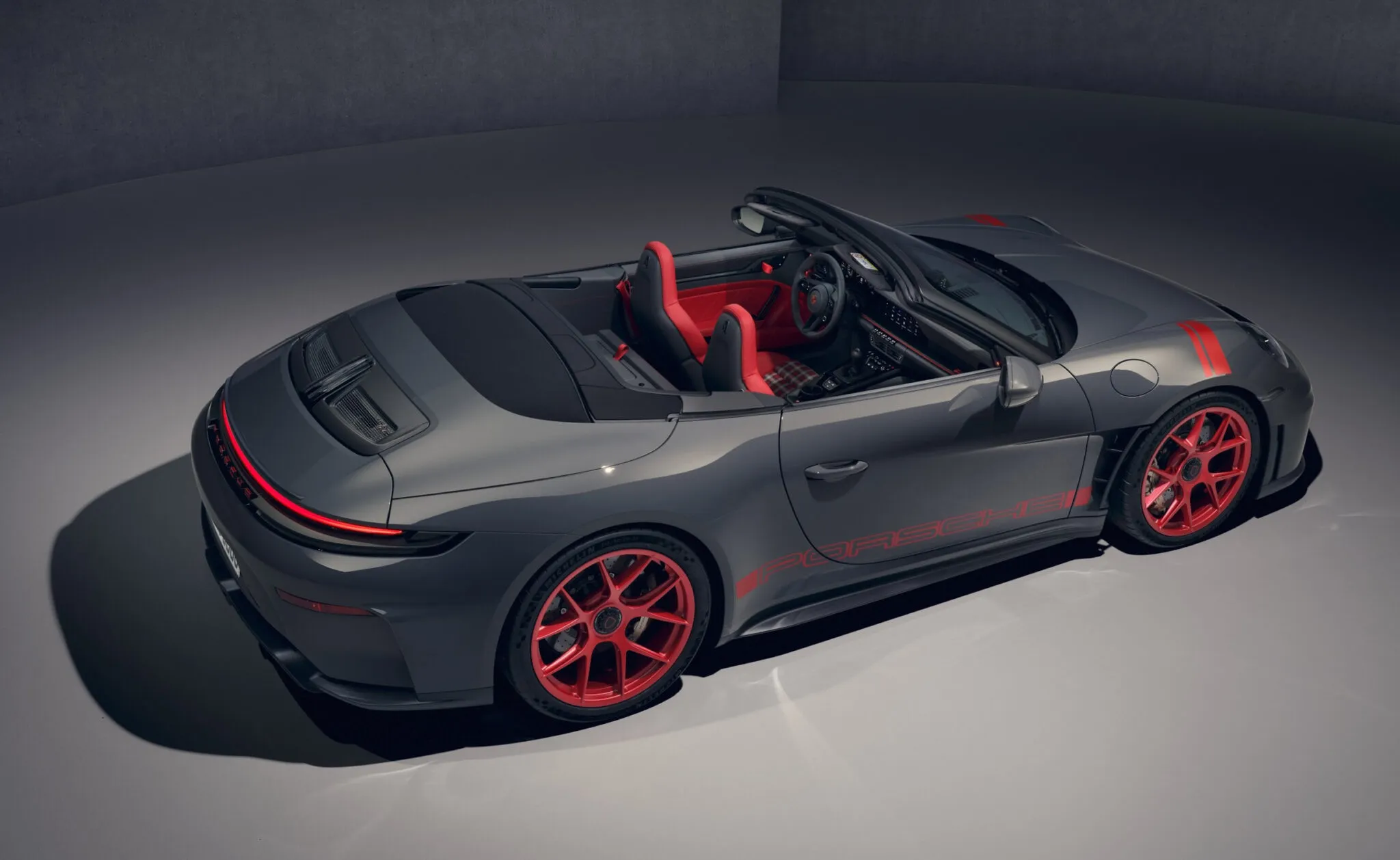 بورش 911 GT3 S/C موديل 2027 هي أول GT3 بسقف مكشوف وناقل يدوي حصري! 1