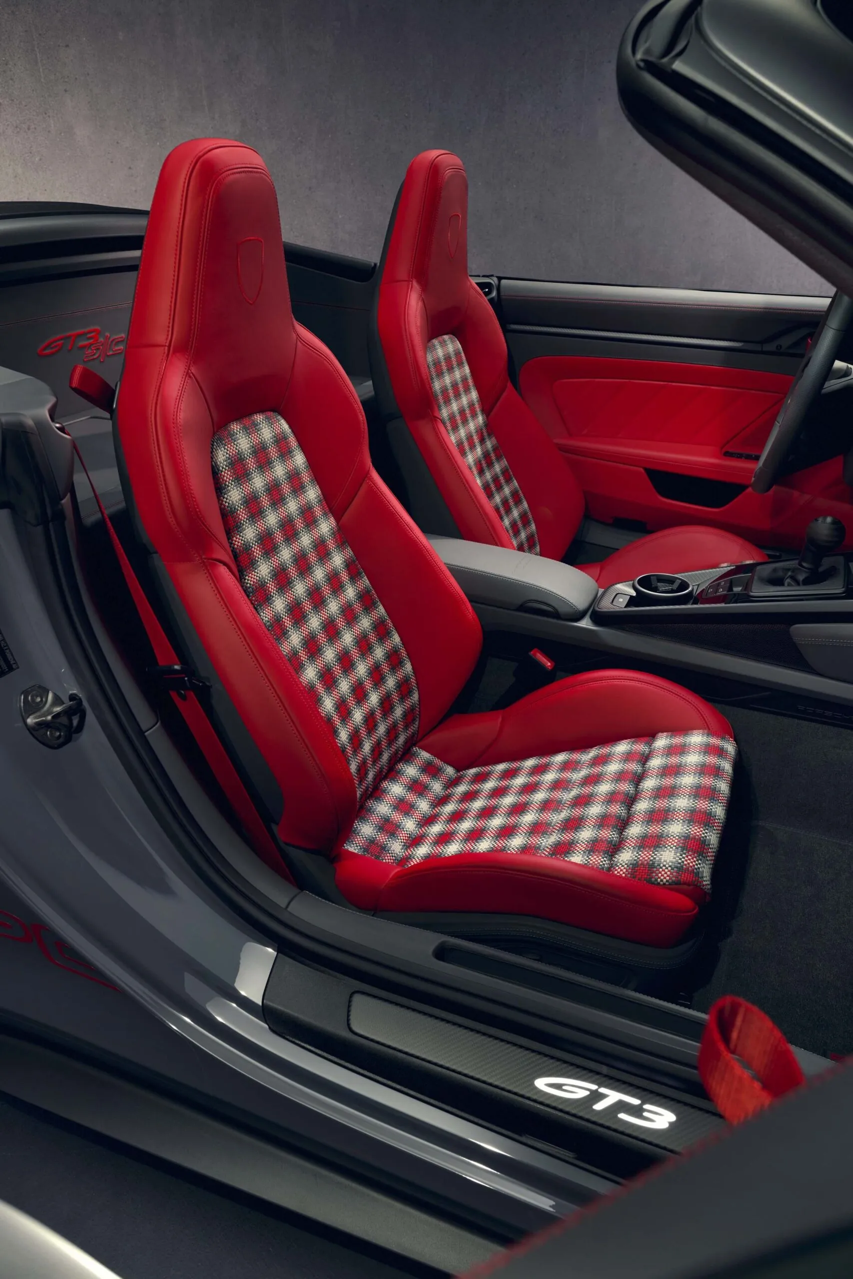 بورش 911 GT3 S/C موديل 2027 هي أول GT3 بسقف مكشوف وناقل يدوي حصري! 12