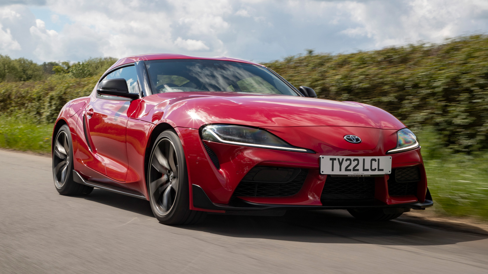 أسرار أسماء السيارات: حكايات خفية وراء أشهر الأيقونات العالمية Toyota Supra
