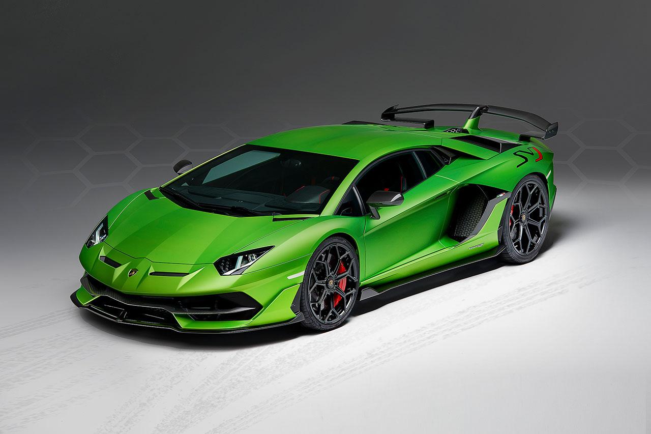 أسرار أسماء السيارات: حكايات خفية وراء أشهر الأيقونات العالمية Lamborghini Aventador