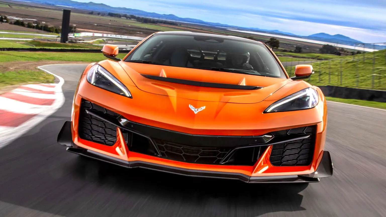 شيفروليه كورفيت ZR1X تتفوق على بوجاتي شيرون في اختبارات التسارع! شيفروليه كورفيت ZR1X تتفوق على بوجاتي شيرون في اختبارات التسارع! 4