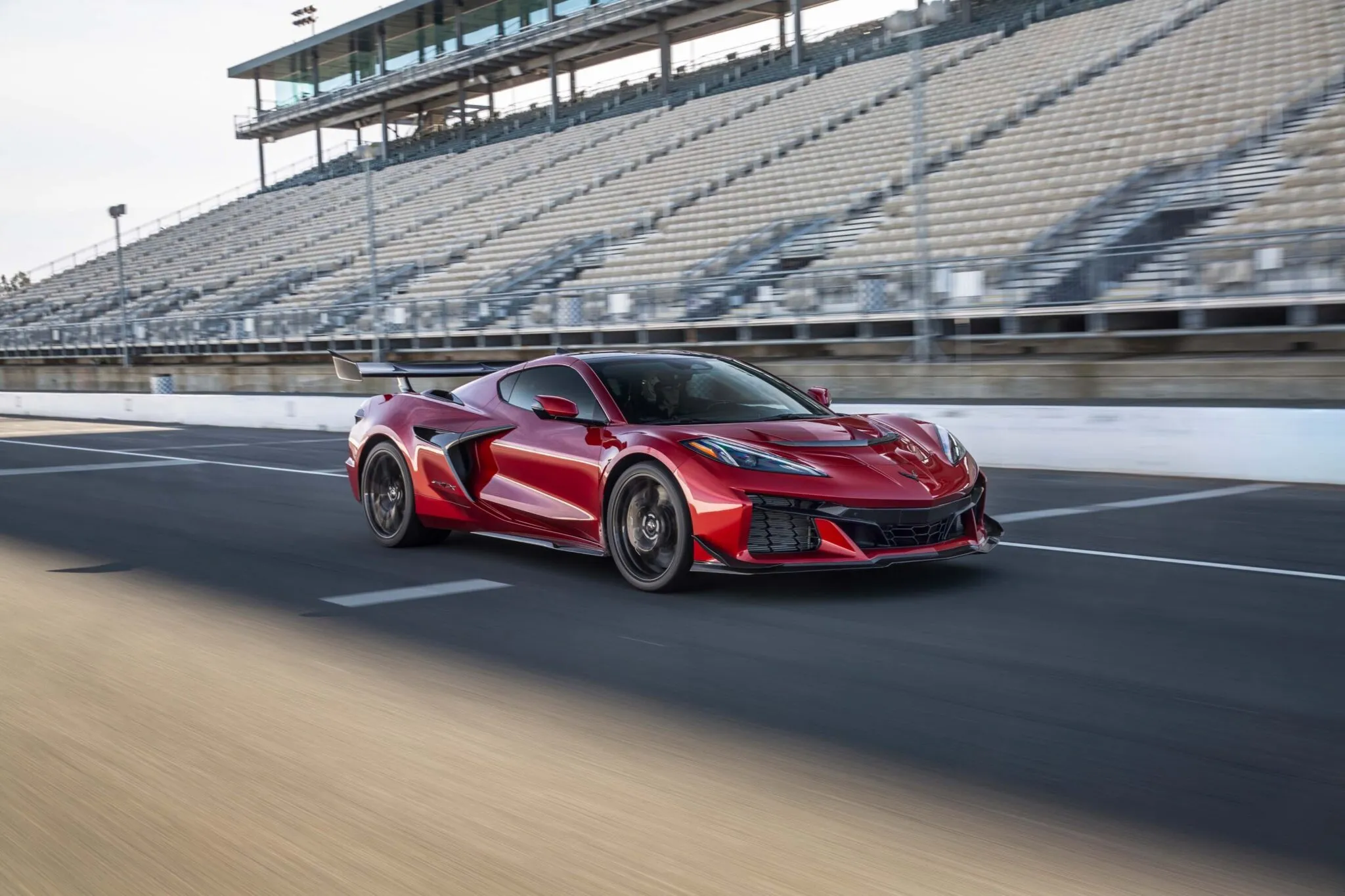 شيفروليه كورفيت ZR1X تتفوق على بوجاتي شيرون في اختبارات التسارع! شيفروليه كورفيت ZR1X تتفوق على بوجاتي شيرون في اختبارات التسارع! 2