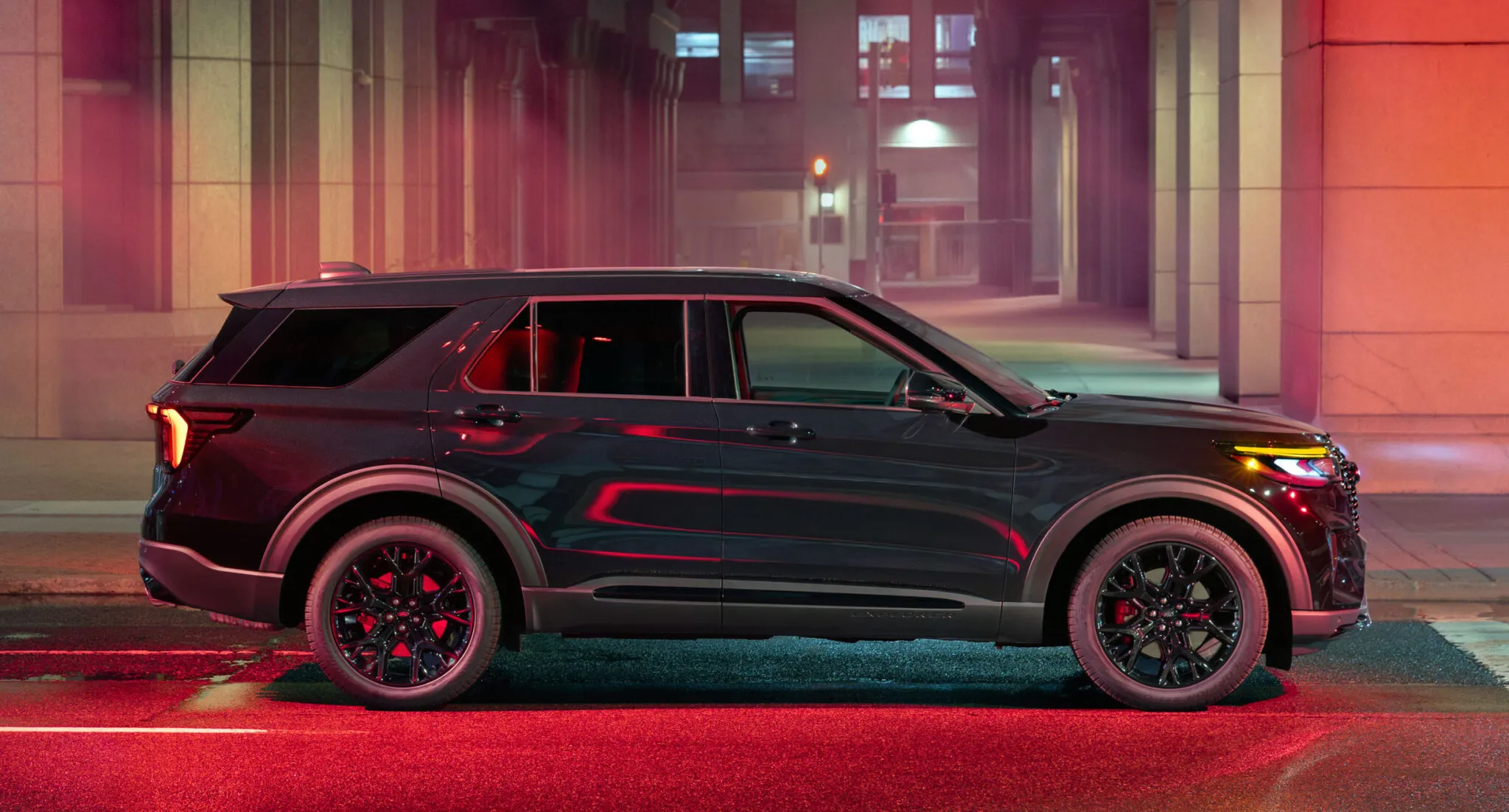 فورد إكسبلورر ST 2027 تحصل على إصدار Sinister الجديد بمظهر أكثر شراسة فورد إكسبلورر ST 2027 تحصل على إصدار Sinister الجديد بمظهر أكثر شراسة 1