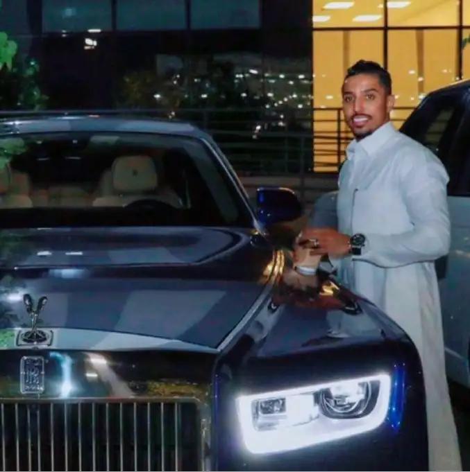 بعيدًا عن المستطيل الأخضر..منافسة بين سيارات كابتن المنتخب السعودي والأوروغواي بعيدًا عن المستطيل الأخضر..منافسة بين سيارات كابتن المنتخب السعودي والأوروغواي 2