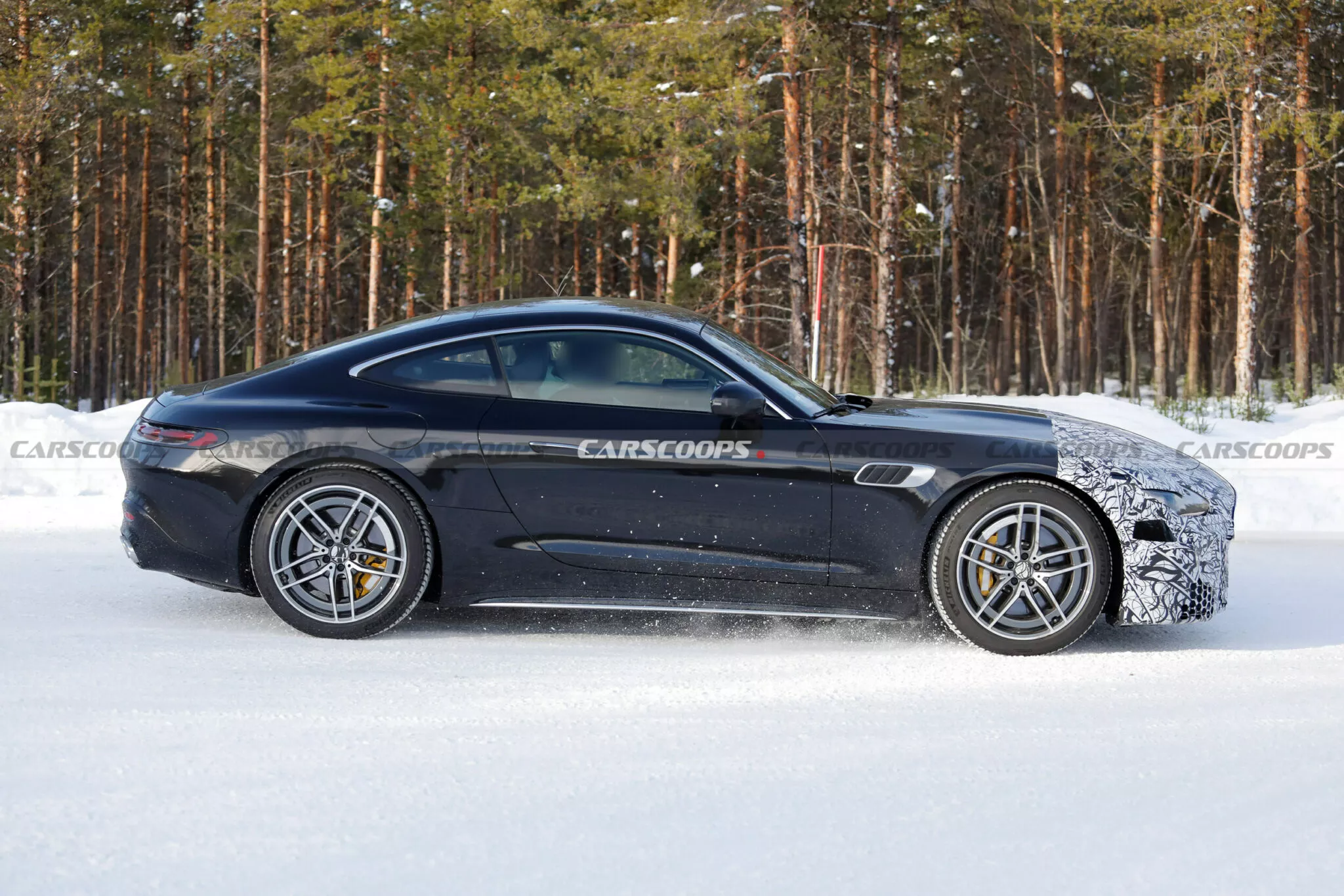 احتراق مرسيدس AMG GT الجديدة بالكامل أثناء اختبارات الطقس الحار 4