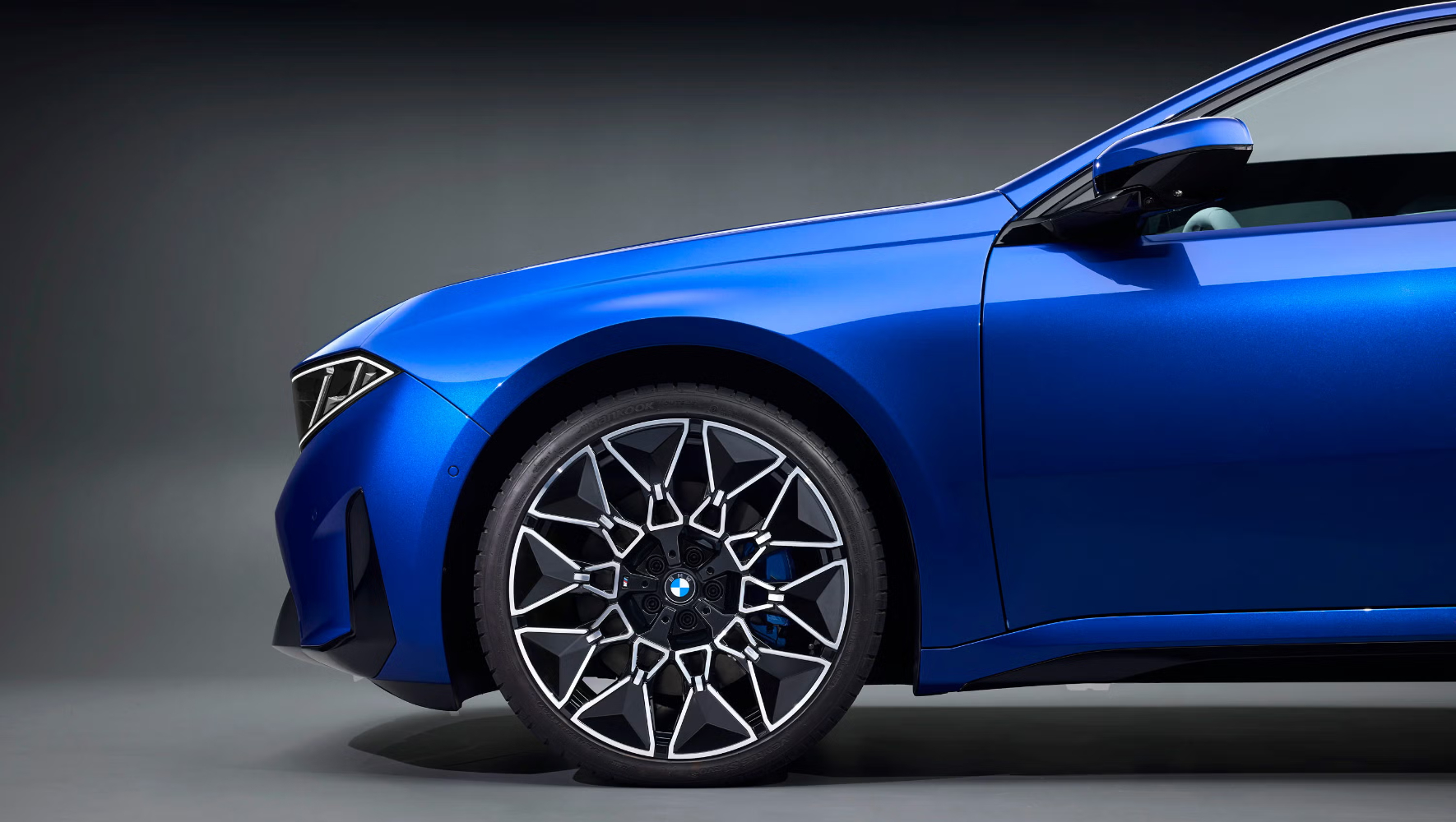 بي-ام-دابليو-i3-sedan-المربع-نت-1