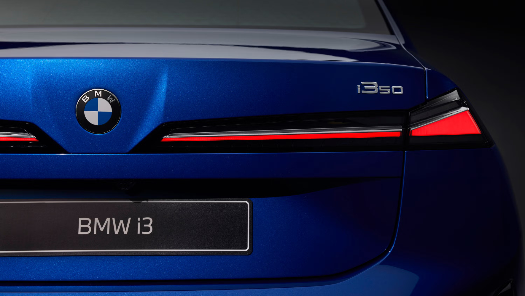 بي-ام-دابليو-i3-sedan-المربع-نت-21