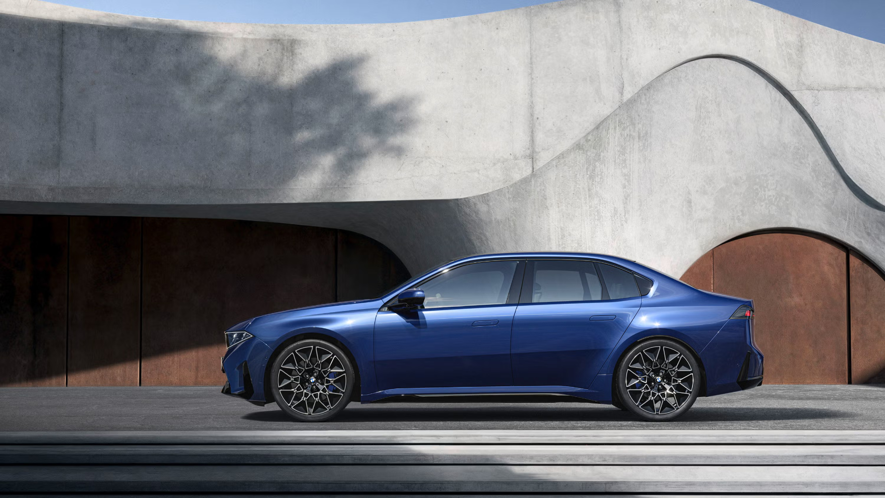 بي-ام-دابليو-i3-sedan-المربع-نت-28