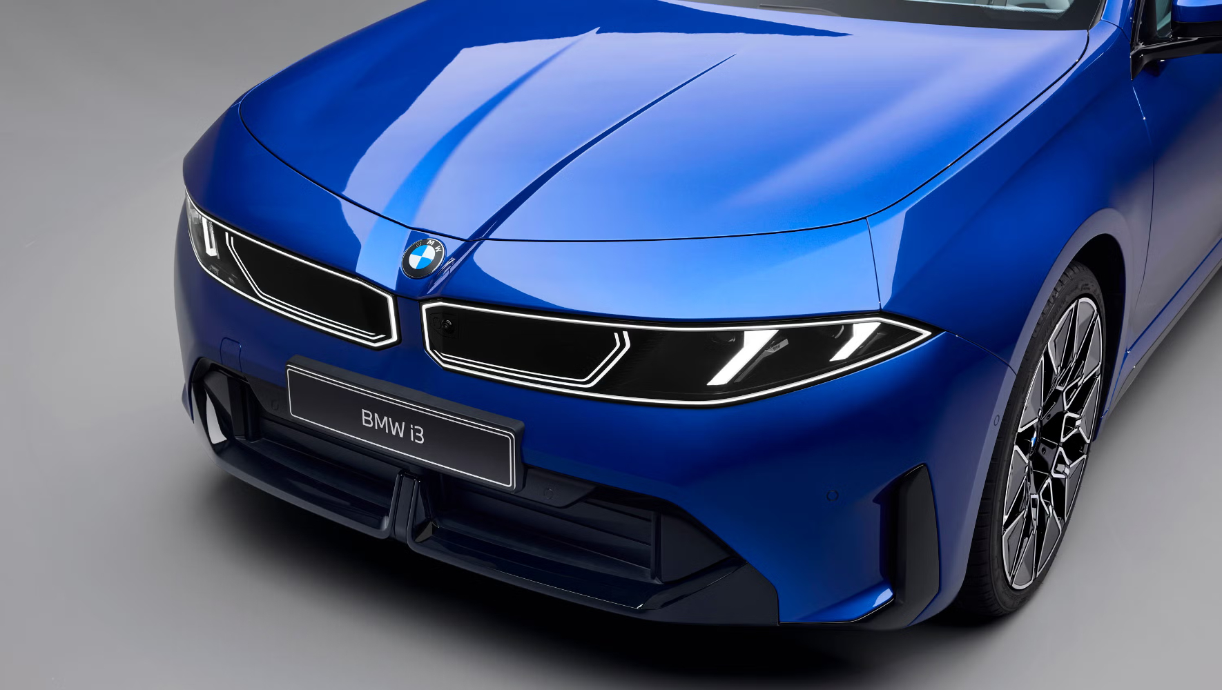 بي-ام-دابليو-i3-sedan-المربع-نت-3
