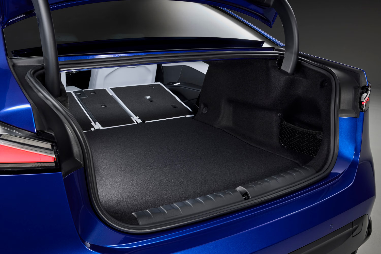 بي-ام-دابليو-i3-sedan-المربع-نت-32