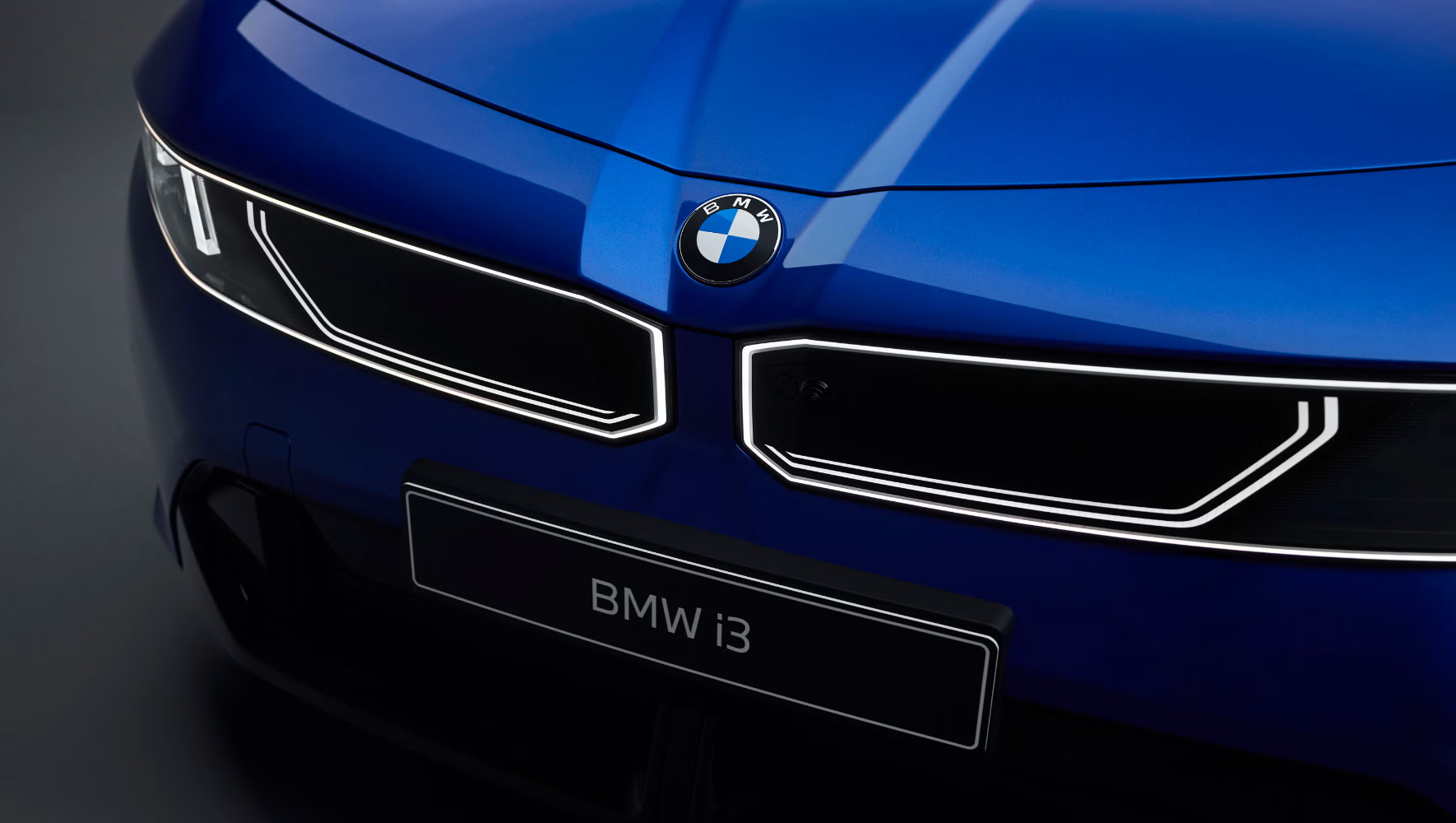 بي-ام-دابليو-i3-sedan-المربع-نت-8