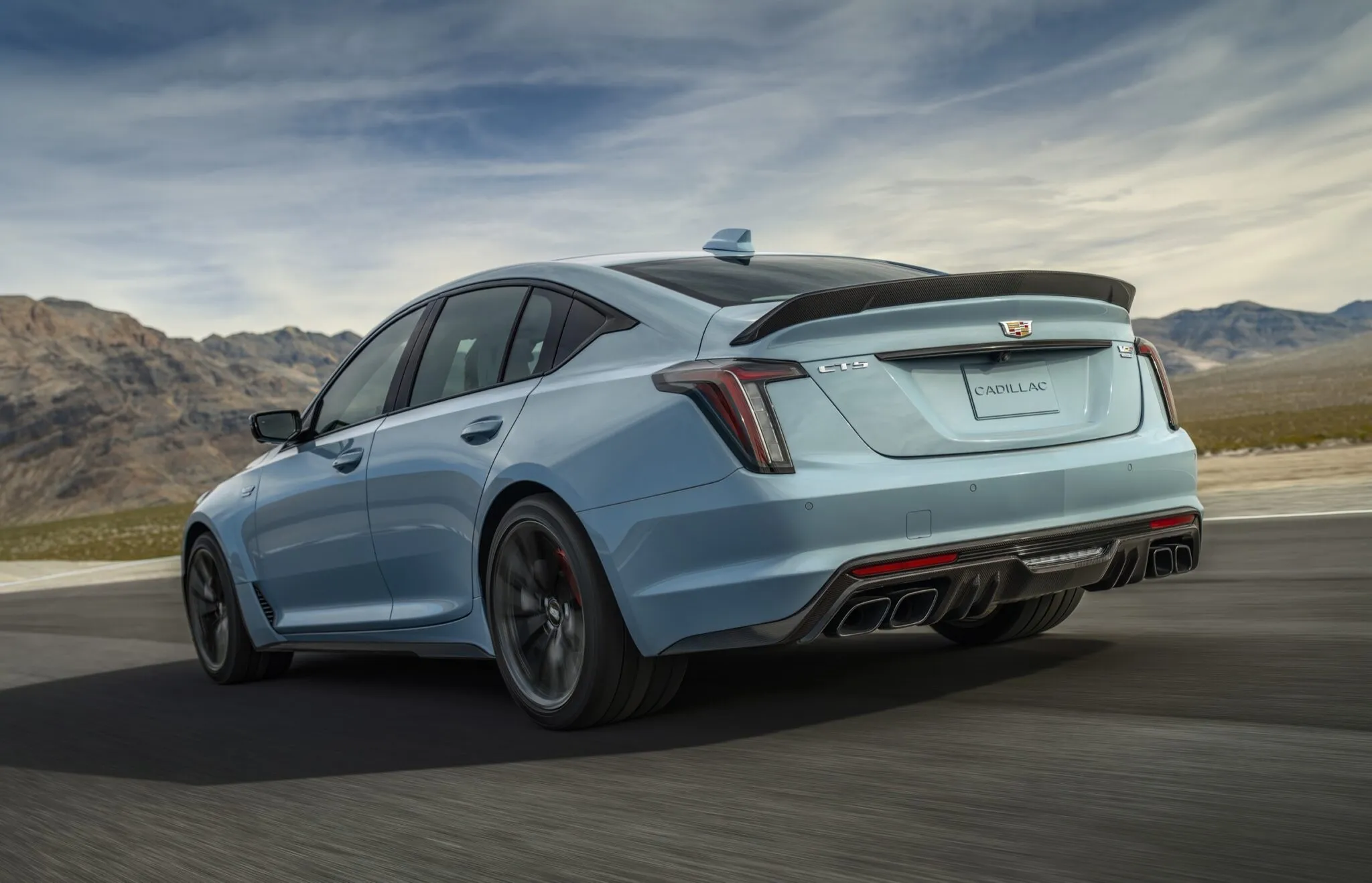 كاديلاك CT5-V بلاكوينج تقترب من النهاية.. هل تختفي آخر سيدان أمريكية بمحرك V8 وناقل يدوي؟ كاديلاك CT5-V بلاكوينج تقترب من النهاية.. هل تختفي آخر سيدان أمريكية بمحرك V8 وناقل يدوي؟ 1