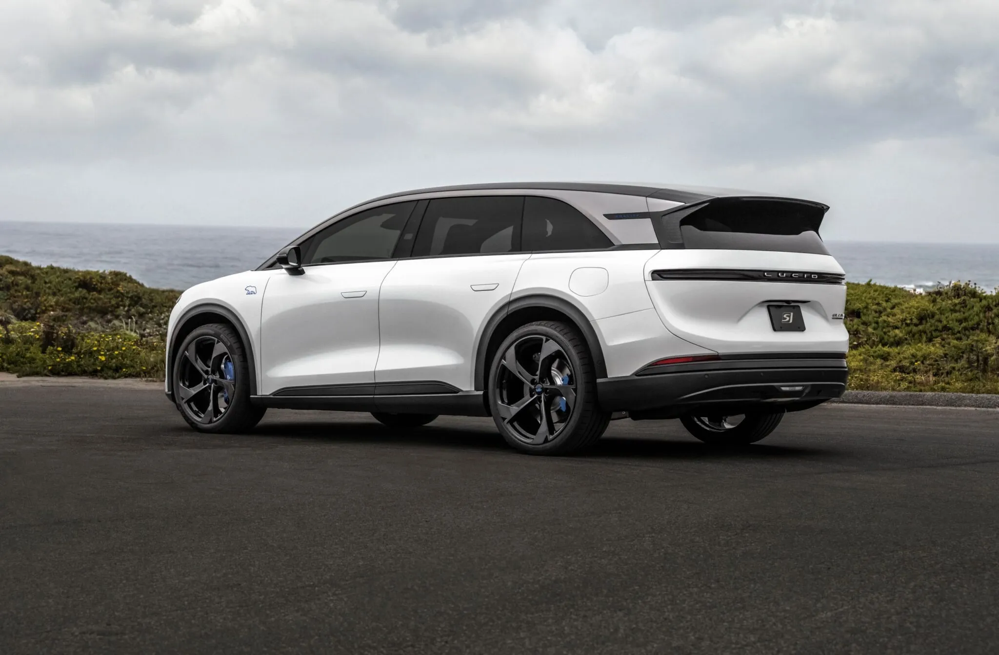 لوسيد جرافيتي GT-S تنطلق بقوة 1,070 حصان.. SUV خارقة تتسارع إلى 96 كم/س في 3.1 ثانية لوسيد جرافيتي GT-S تنطلق بقوة 1,070 حصان.. SUV خارقة تتسارع إلى 96 كم/س في 3.1 ثانية 4