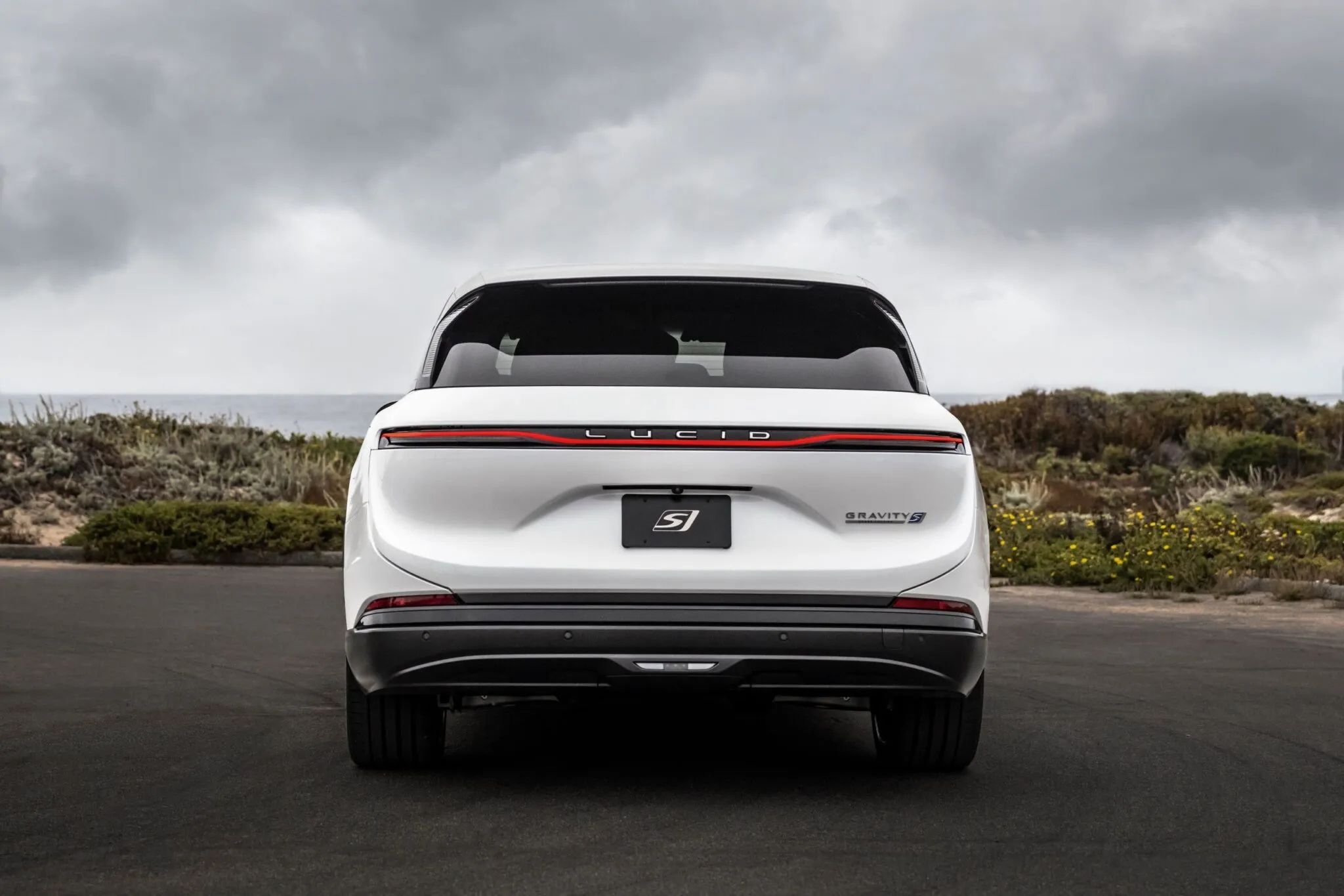 لوسيد جرافيتي GT-S تنطلق بقوة 1,070 حصان.. SUV خارقة تتسارع إلى 96 كم/س في 3.1 ثانية لوسيد جرافيتي GT-S تنطلق بقوة 1,070 حصان.. SUV خارقة تتسارع إلى 96 كم/س في 3.1 ثانية 1