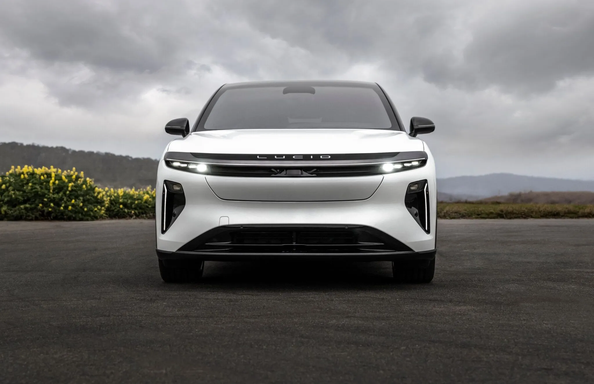 لوسيد جرافيتي GT-S تنطلق بقوة 1,070 حصان.. SUV خارقة تتسارع إلى 96 كم/س في 3.1 ثانية لوسيد جرافيتي GT-S تنطلق بقوة 1,070 حصان.. SUV خارقة تتسارع إلى 96 كم/س في 3.1 ثانية 7