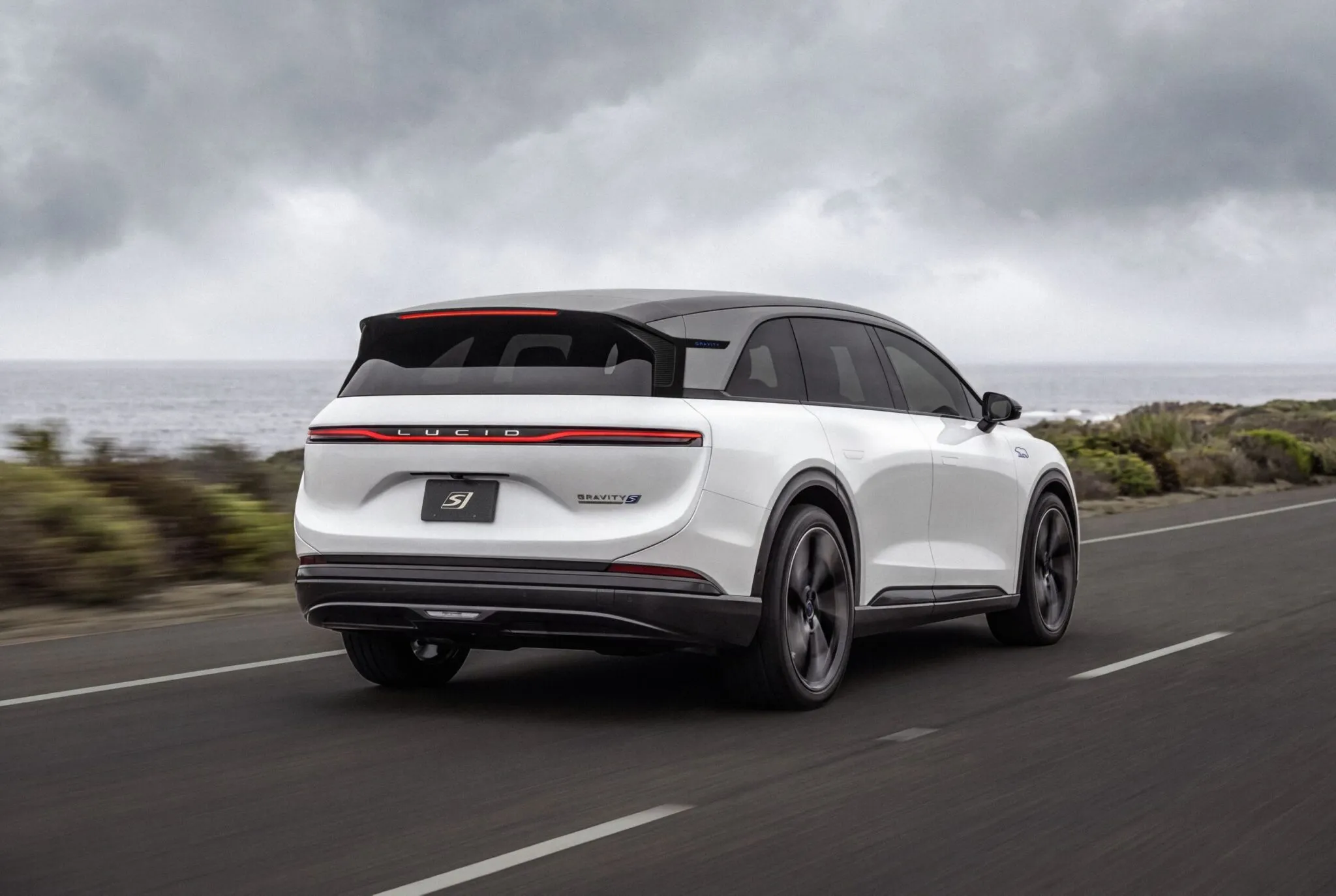 لوسيد جرافيتي GT-S تنطلق بقوة 1,070 حصان.. SUV خارقة تتسارع إلى 96 كم/س في 3.1 ثانية لوسيد جرافيتي GT-S تنطلق بقوة 1,070 حصان.. SUV خارقة تتسارع إلى 96 كم/س في 3.1 ثانية 16